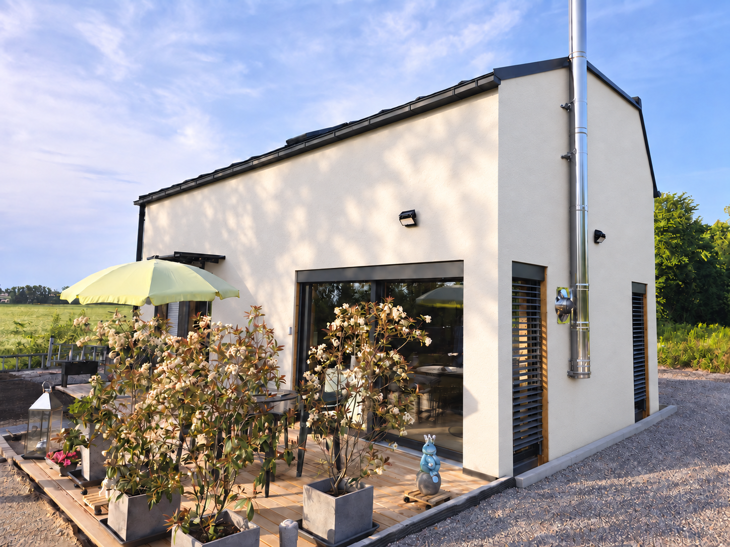 MaWood Haus – Visualisierung mit heller Putzfassade, ohne Auto und Klimagerät